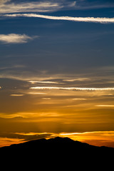 Dağ Manzaralı Kızıl G&uuml;n Batımı