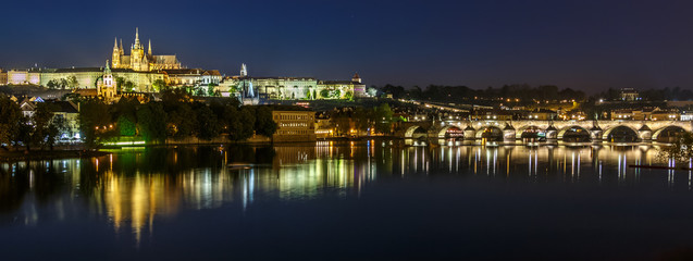 Fototapeta na wymiar Charles Bridge and St. Vitus Cathedral in Prague