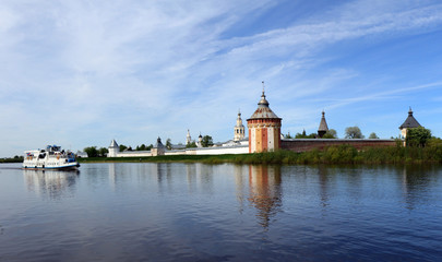 Fototapeta na wymiar Спасо-прилуцкий монастырь