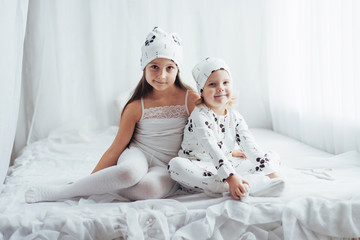 Obraz na płótnie Canvas Children in pajamas