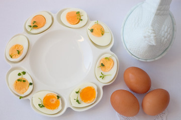 Hart gekochte Eier für Ostern-Frühstück