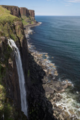 Mealt Wasserfall und Kilt Rock auf der Insel Skye