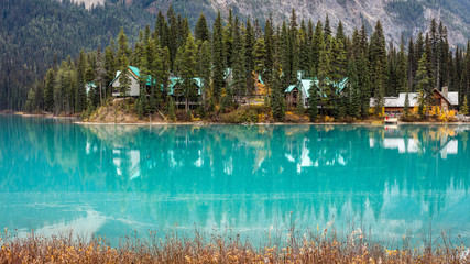 Fototapeta na wymiar Emerald Lake lodge, yoho National Park, British Columbia, Canada