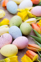 Obraz na płótnie Canvas Easter and spring decoration, flowers and eggs.
