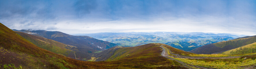 Fototapeta na wymiar Autumn mountain panorama