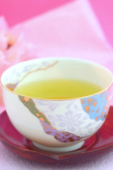 湯呑みの日本茶　春のイメージ