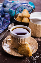 Triangular cookies with coconut