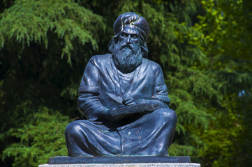 Monumento al matemático Omar Jayan