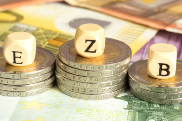 Europäische Zentralbank EZB, Geldscheine und Münzen