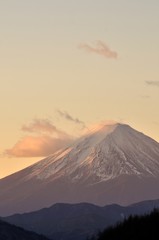 柳沢峠より朝日の富士山