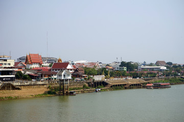 Fototapeta na wymiar Wat Luang and river