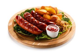 Grilled sausages and vegetables 