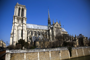 Fototapeta na wymiar Notre Dame, cathedral in Paris
