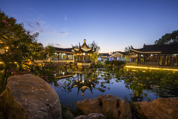 Fototapeta premium Chinese traditional buildings at night