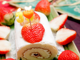ハートキャンドルファイヤーストロベリーロールケーキ / Heart candle fire strawberry swiss roll
