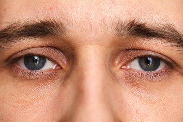 Fototapeta premium otwarte oczy mężczyzn. Fotografowanie makro