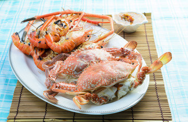 Steamed crab and shrimp