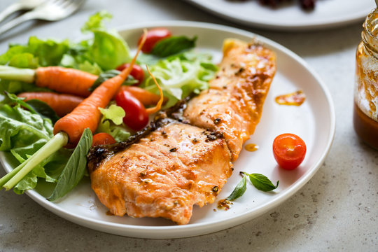 Grilled Salmon with salad
