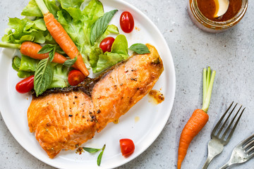 Grilled Salmon with salad