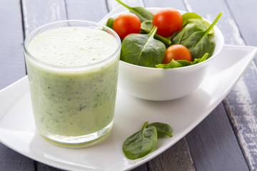 spinach salad cocktail vitamins benefit health tomatoes vegetables
