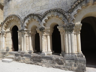 Charente-Maritime - Abbaye de Trizay - Extérieur de la salle capitulaire