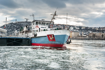 Icebreaker ship