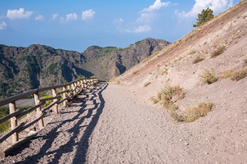 Fototapeta na wymiar Footpath leading to the crater of Vesuvius
