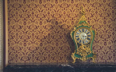 Fototapeta na wymiar Vintage table clock in a room