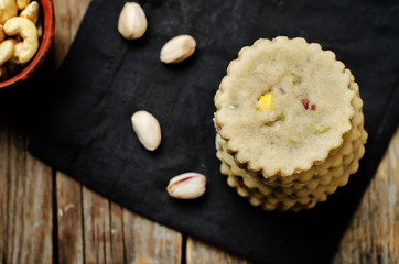 Cashew butter cookies with pistachios