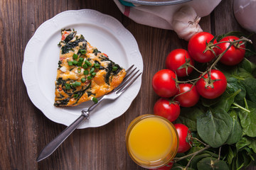 Frittata with spinach, tomatoes and cheese