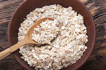 plate with oat flakes