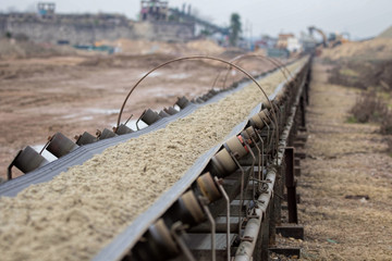 Industrial belt conveyor. Earth moving equipment.
