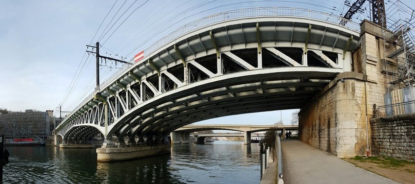 Photo Panoramique du Viaduc de la Quarantaine au dessus de la Sa&ocirc;ne &agrave; Lyon