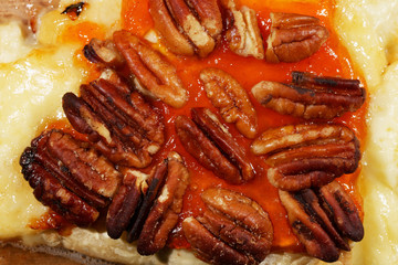 baked brie with pecans