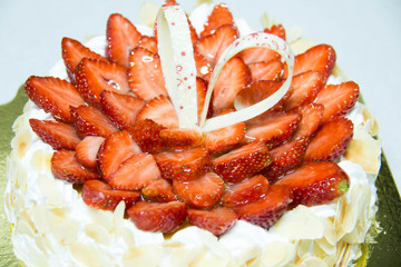  Strawbberry sliced  topping almond cheese cake