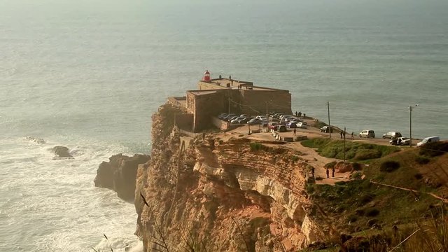 Vista do Farol da Nazar&eacute; no canh&atilde;o da Praia do Norte