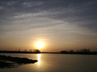 Obraz premium sunrise and river in winter