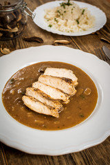 Chicken with mushroom sauce