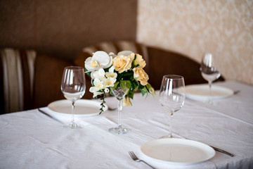 Table decoration of flowers