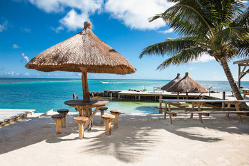 Fototapeta premium Beautiful caribbean sight with turquoise water in Caye Caulker, Belize.