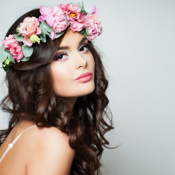 Perfect Woman Fashion Model with Healthy Skin and Flowers Wreath. Spring Beauty