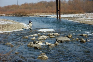 Obraz premium the melting of ice on mountain river in Carpathians, Ukraine