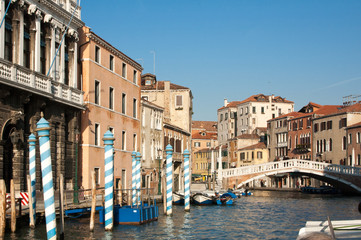Fototapeta na wymiar Venedig Kanal mit Brücke
