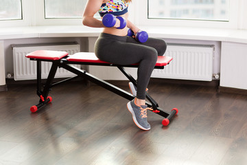 Obraz premium Woman working out with dumbbels