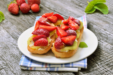 Obraz na płótnie Canvas Bruschetta with strawberries and kiwi