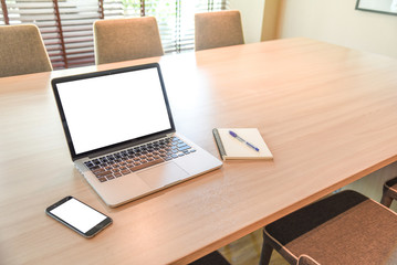 Naklejka premium Business laptop on wooden office meeting desk