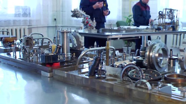 Details on table in motion