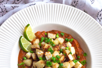 Stewed kohlrabi cabbage with lime and tomato sause