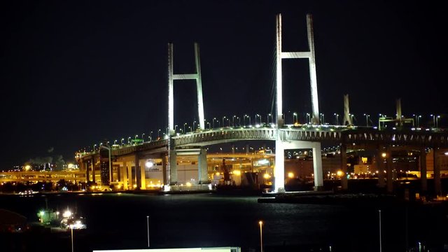横浜ベイブリッジの夜景(zoomout) 4K動画(3840&times;2160) / 日本神奈川県横浜市にある全長860mの吊り橋 1989年9月27日開通