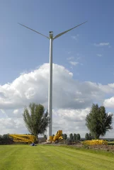 Fototapeten Een windmolen in een weiland  © Carmela